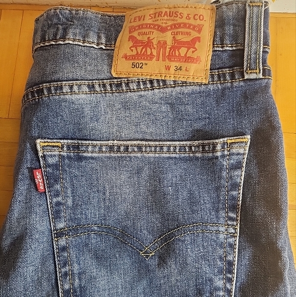 Levi's 502  Shorts Waist 34 Inches - Picture 2 of 4